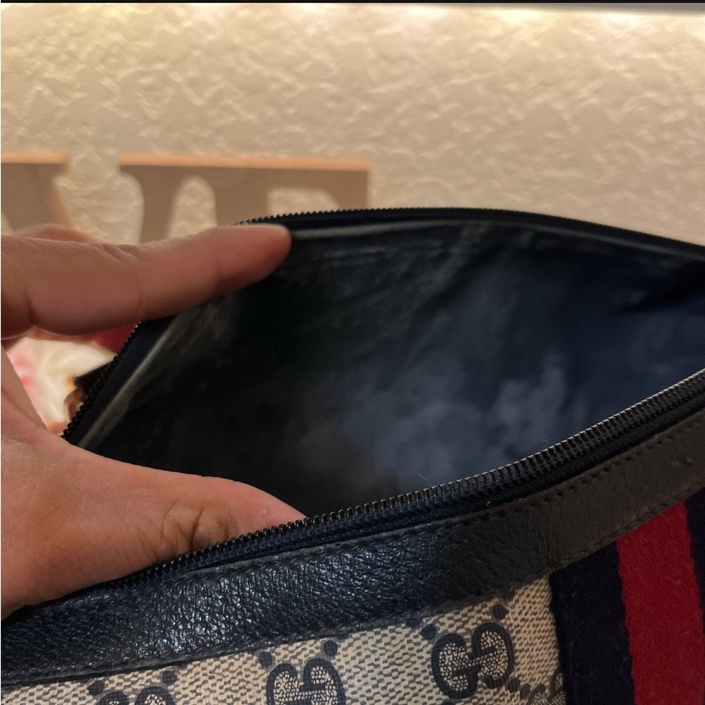Gucci Beige and Black Satchel with Red Accent - Picture 5 of 11